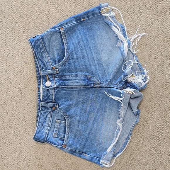 Pacsun Mom High Rise Frayed Hem Jean Shorts - Size 24 - Picture 1 of 15